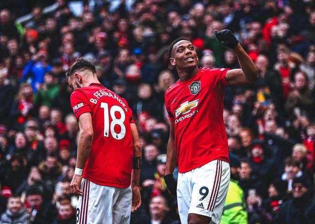  尚布利中场组织调度有序,精准传球撕破对手防线